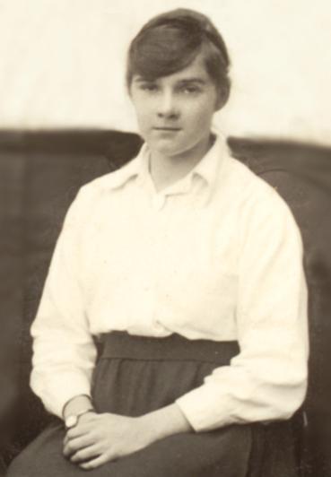 1919_Phyllis Anderson_1918_Prefects_369x532