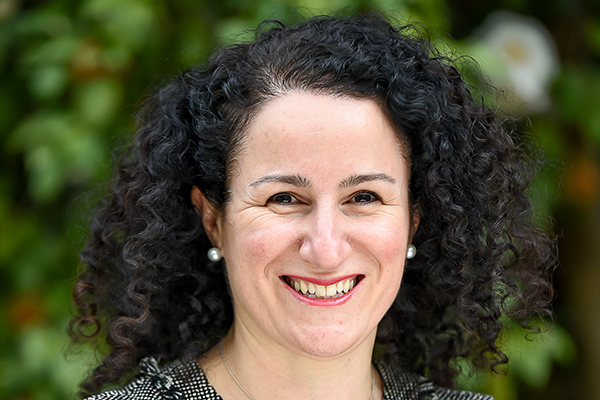 Dr Eve Tsironis_600x400